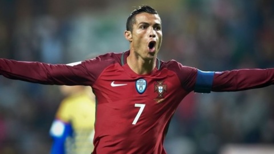 Ronaldo-négyes és feröeri siker a csoportunkban