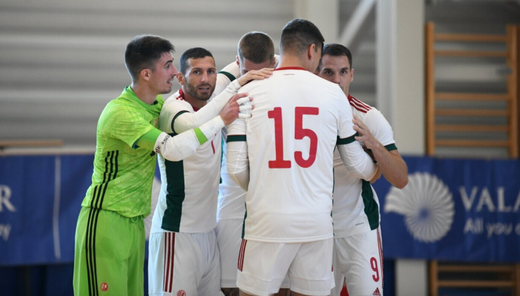 Futsal: Négygólos sikerrel kezdtünk Porecben