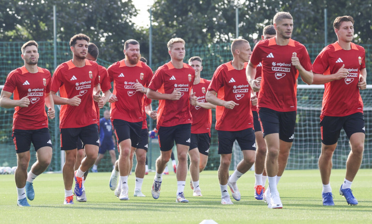 Négy Angliában játszó futballista a férfi A-válogatott keretében