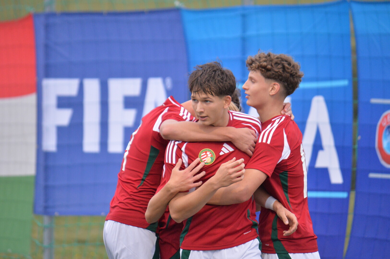 Ötgólos mérkőzésen győzött az U17
