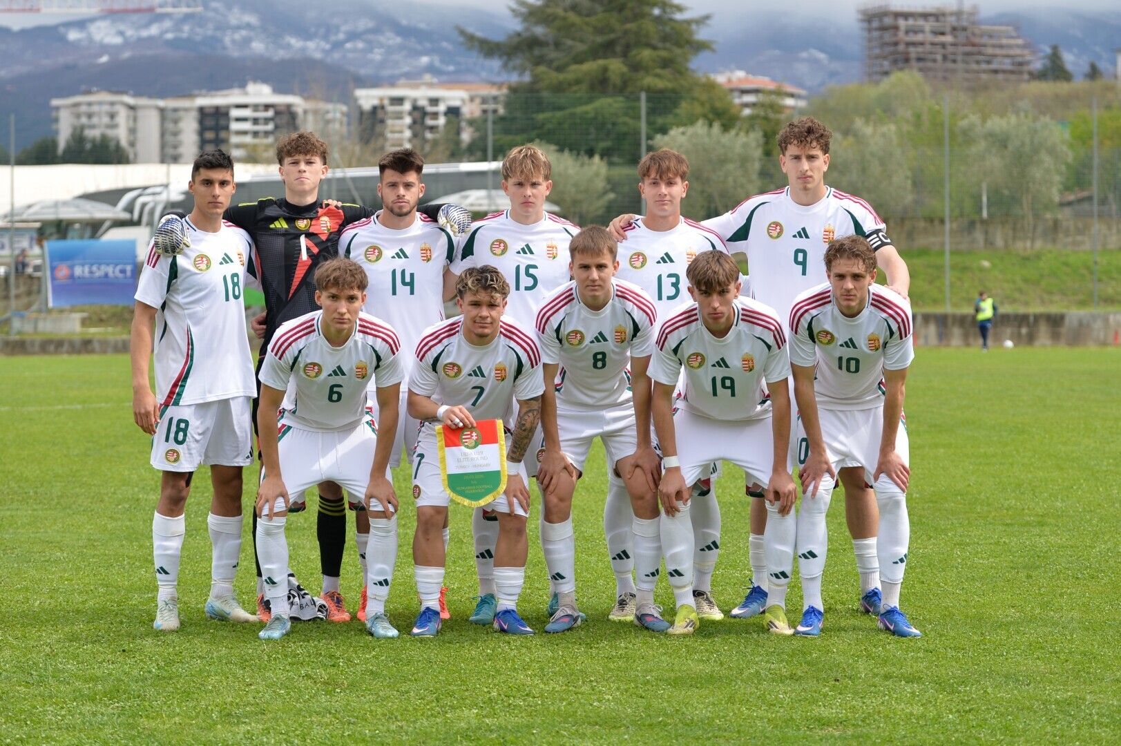 Ellentétes félidőket követően török siker