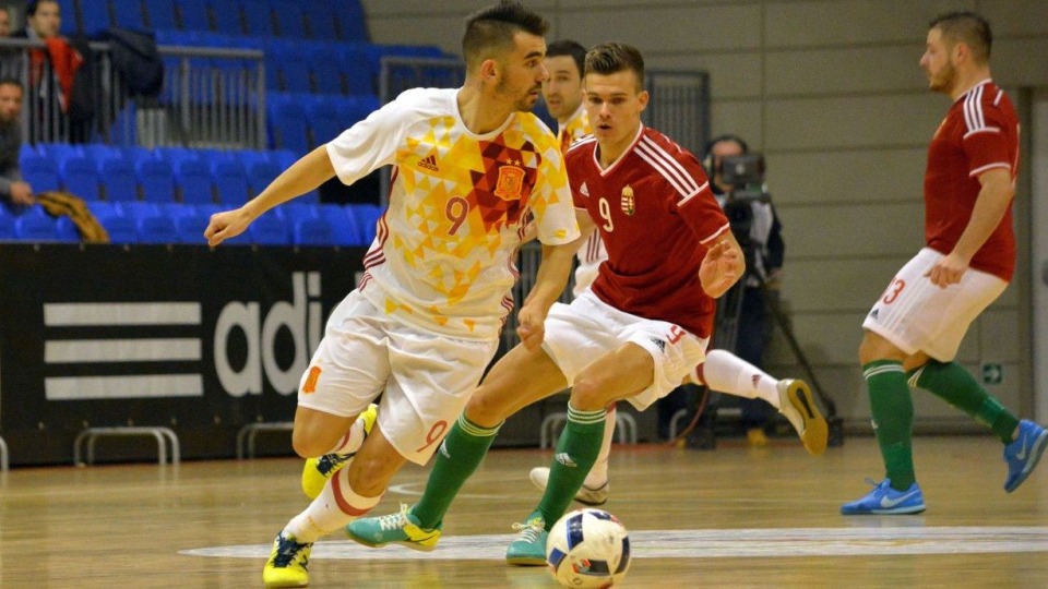 Futsal: Bátor játék és négygólos vereség a spanyolok ellen